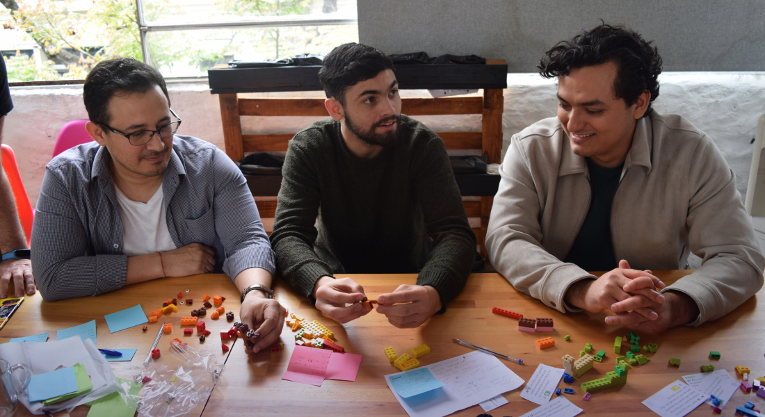 Learning SCRUM with LEGOS